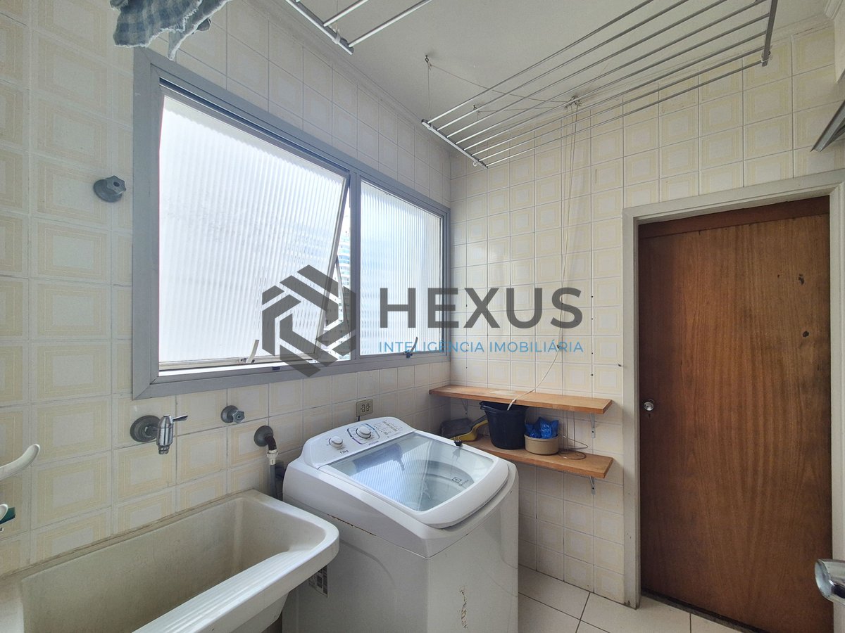 Foto 33 de Apartamento com varanda a duas quadras da Praia das Pitangueiras, Guaruja