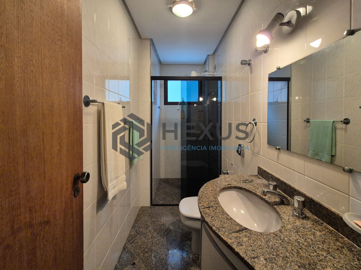 Foto 14 de Apartamento com varanda na Praia das Pitangueiras, Guaruja
