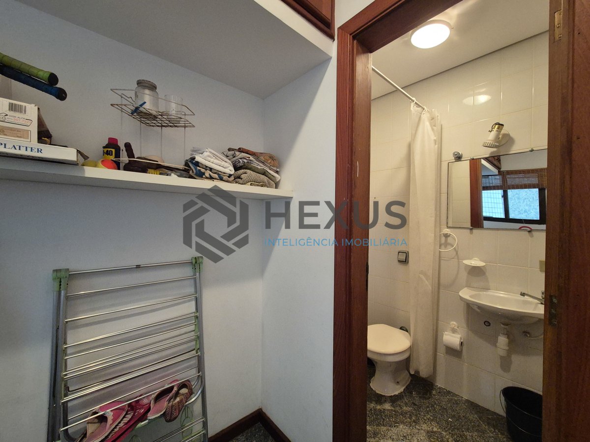 Foto 29 de Apartamento com varanda na Praia das Pitangueiras, Guaruja