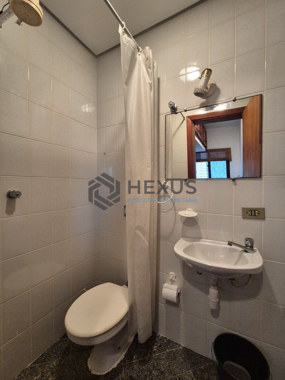 Foto 30 de Apartamento com varanda na Praia das Pitangueiras, Guaruja
