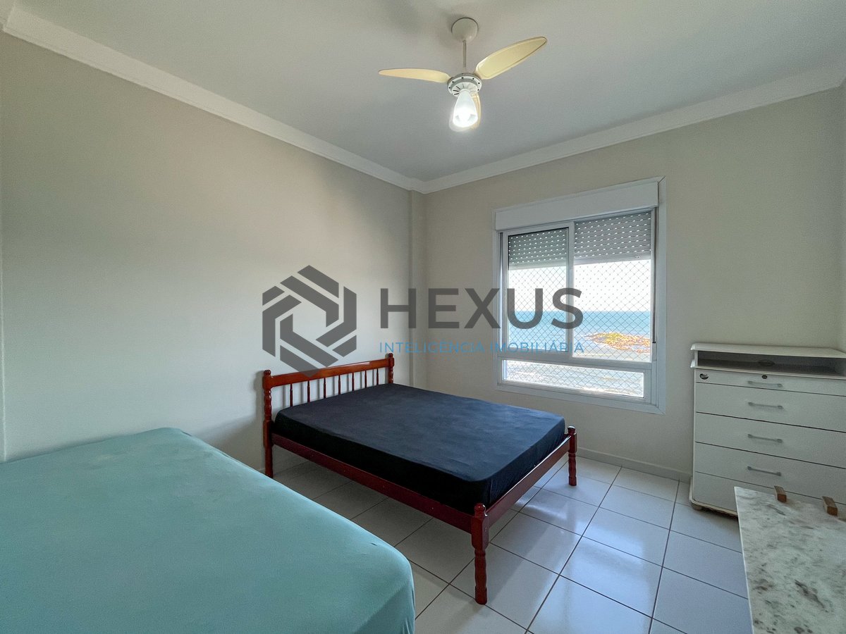 Foto 15 de Apartamento reformado frente mar com varanda vista mar na Praia das Pitangueiras, Guaruja