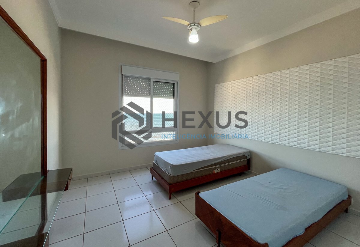 Foto 18 de Apartamento reformado frente mar com varanda vista mar na Praia das Pitangueiras, Guaruja