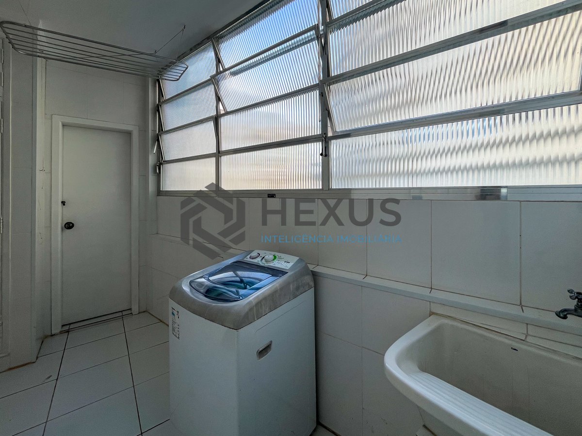 Foto 33 de Apartamento reformado frente mar com varanda vista mar na Praia das Pitangueiras, Guaruja