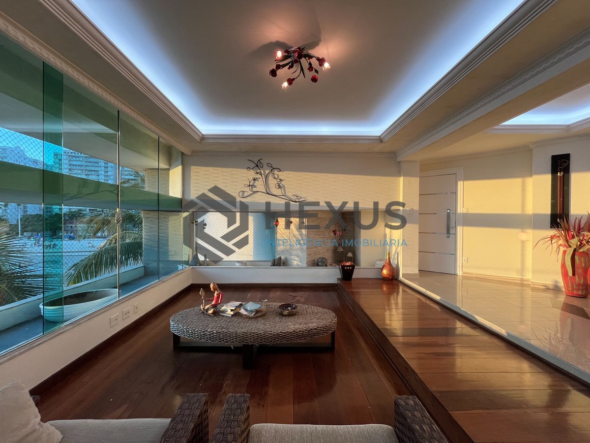 Foto 7 de Apartamento frente mar reformado com com quintal e varanda na Praia das Pitangueiras, Guaruja