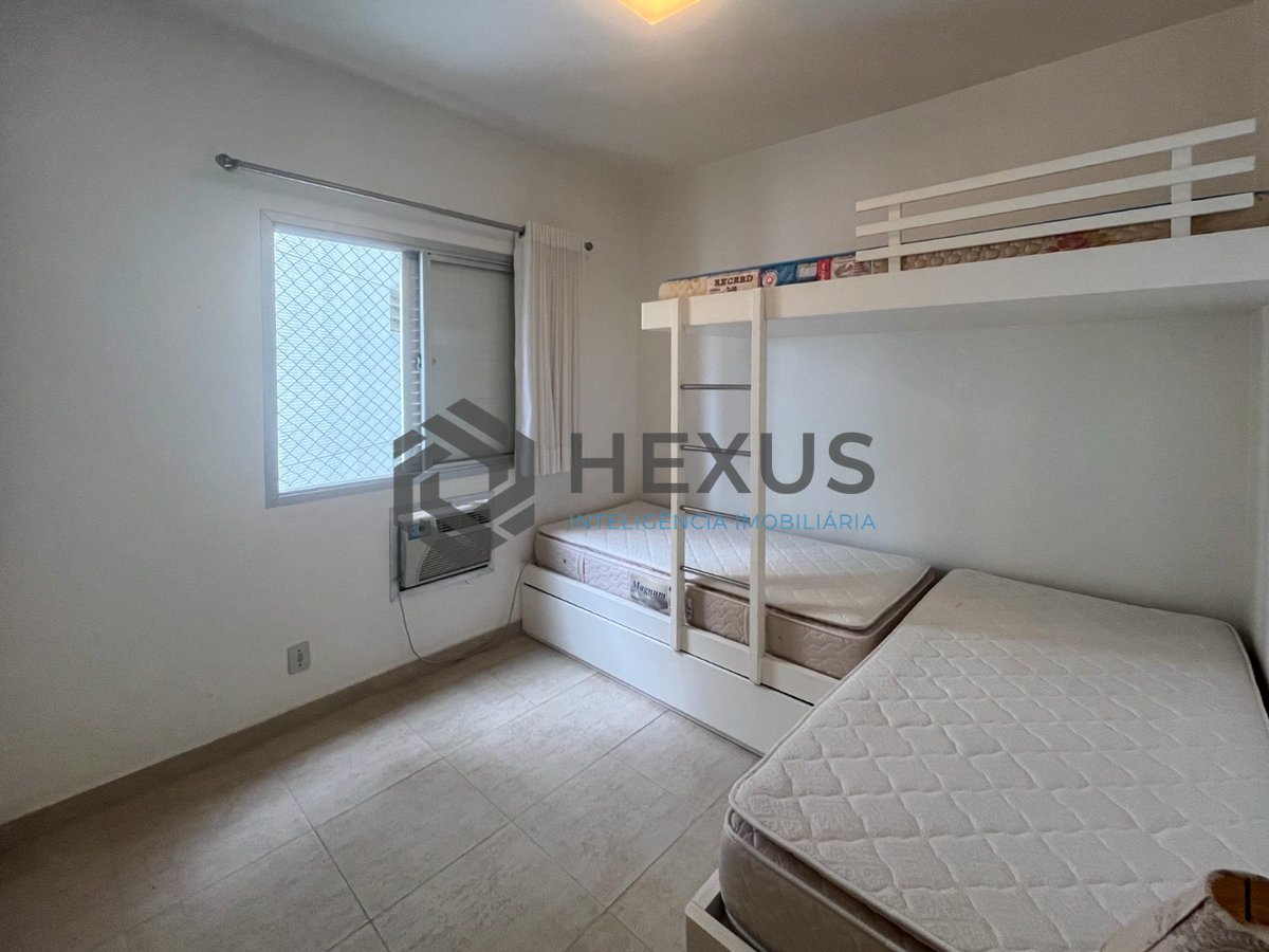 Foto 18 de Apartamento frente mar com varanda na Praia das Pitangueiras, Guaruja