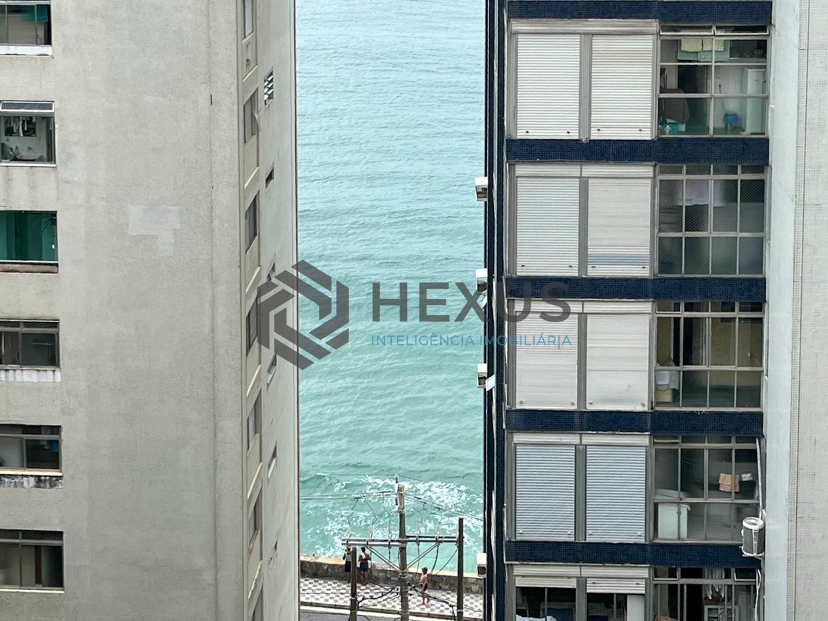 Foto 23 de Apartamento frente mar com varanda na Praia das Pitangueiras, Guaruja