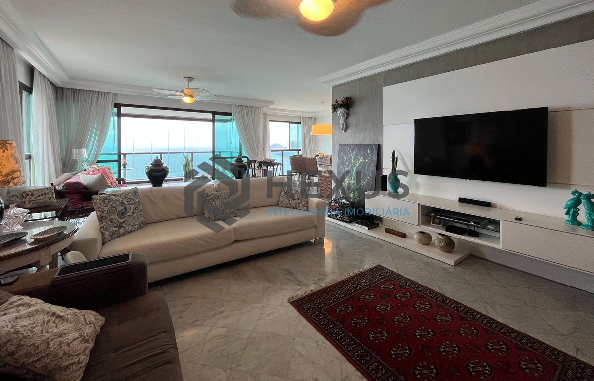 Foto 13 de Apartamento frente mar com varanda e lazer na Praia das Pitangueiras, Guaruja