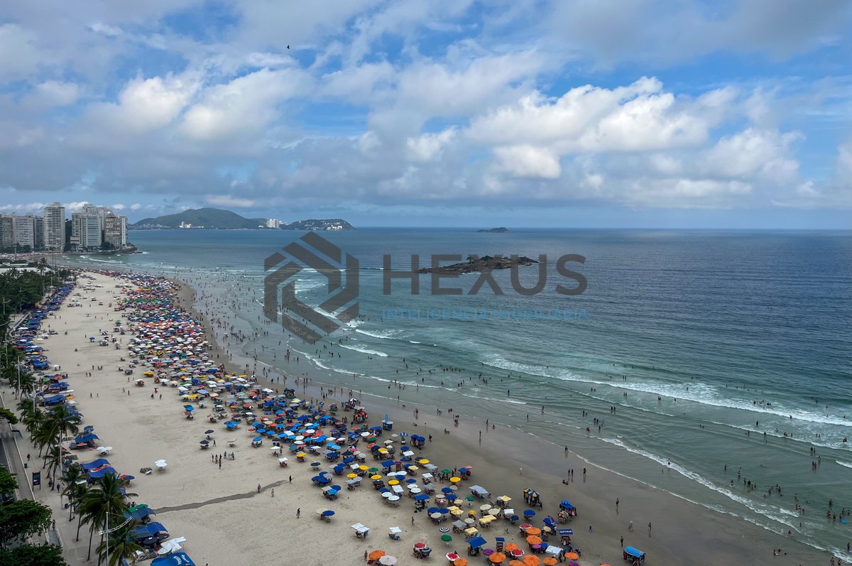 Foto 15 de Apartamento frente mar com varanda e lazer na Praia das Pitangueiras, Guaruja