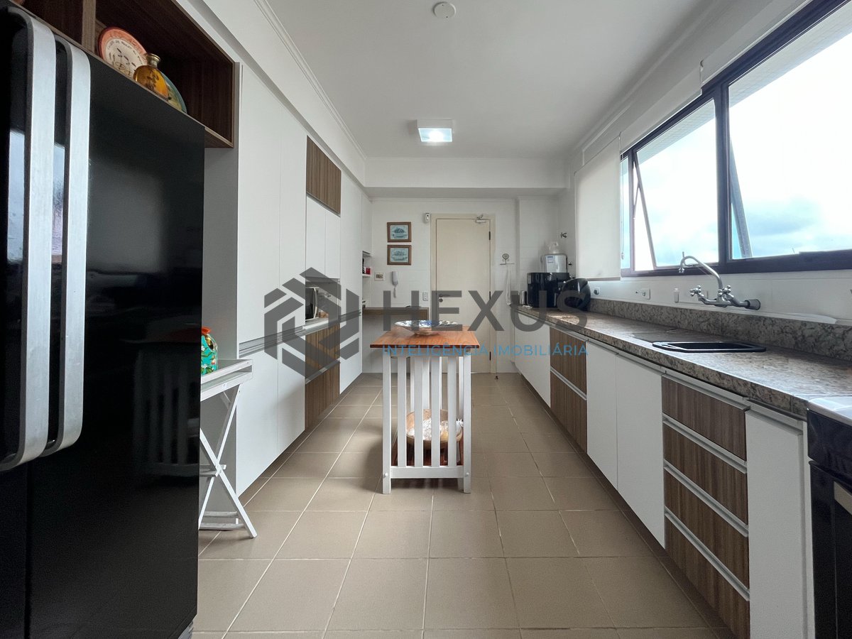 Foto 36 de Apartamento frente mar com varanda e lazer na Praia das Pitangueiras, Guaruja