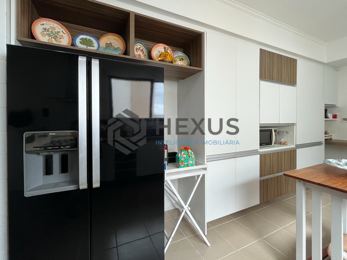 Foto 38 de Apartamento frente mar com varanda e lazer na Praia das Pitangueiras, Guaruja