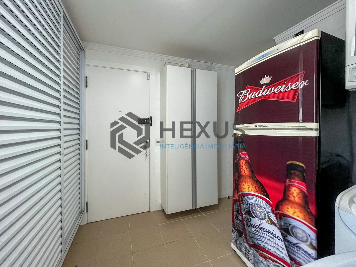 Foto 42 de Apartamento frente mar com varanda e lazer na Praia das Pitangueiras, Guaruja