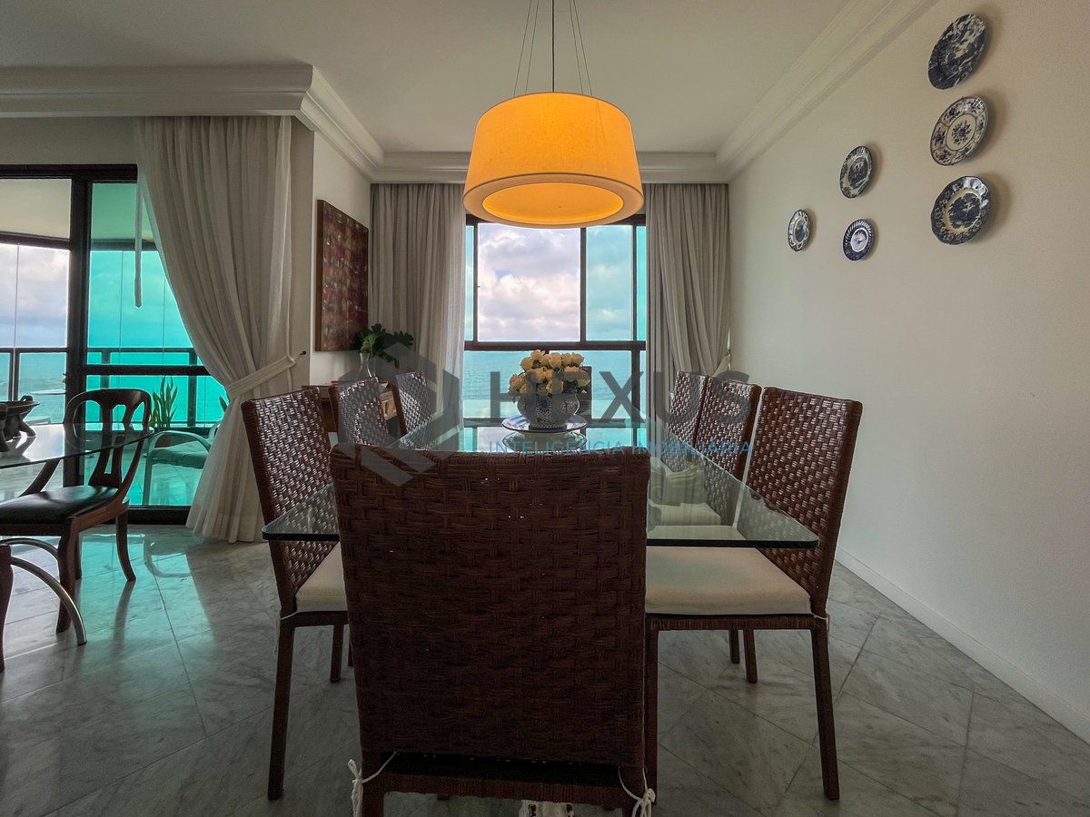 Foto 9 de Apartamento frente mar com varanda e lazer na Praia das Pitangueiras, Guaruja