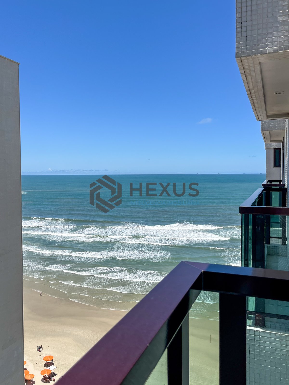 Foto 32 de Apartamento reformado frente mar de alto padrão com varanda e lazer, Pitangueiras, Guaruja