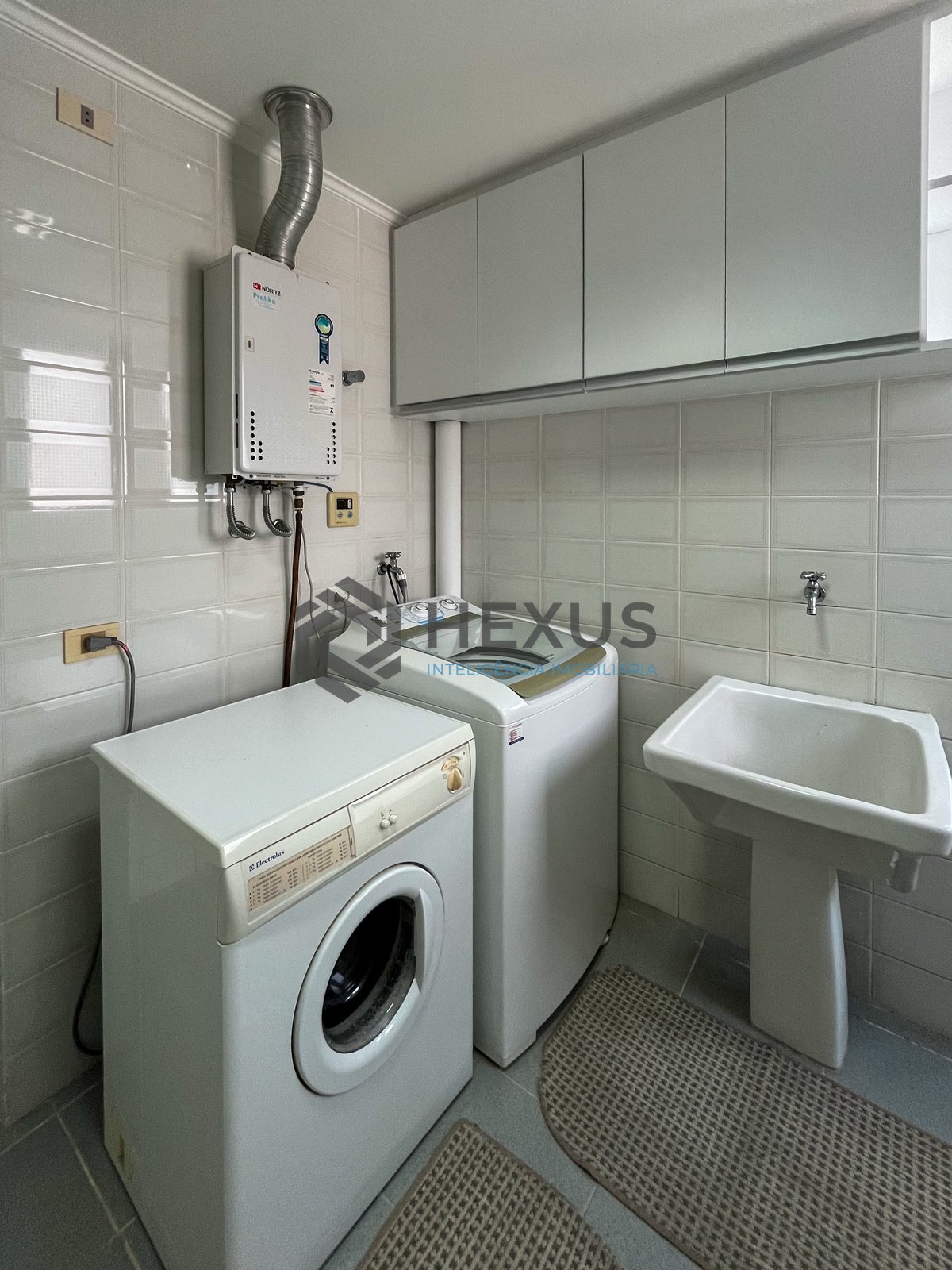 Foto 42 de Apartamento reformado frente mar de alto padrão com varanda e lazer, Pitangueiras, Guaruja