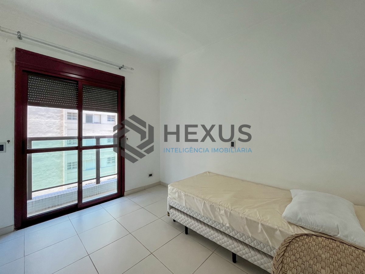 Foto 17 de Apartamento reformado frente mar com varanda e lazer na Praia das Pitangueiras, Guaruja