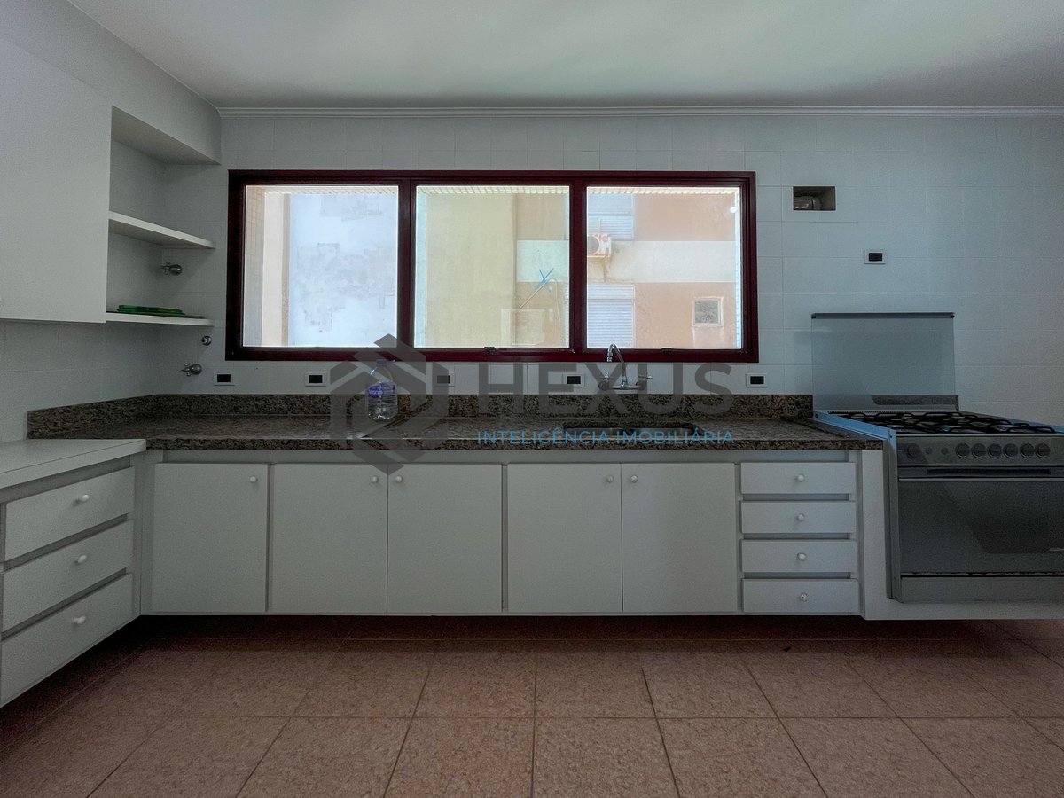 Foto 33 de Apartamento reformado frente mar com varanda e lazer na Praia das Pitangueiras, Guaruja