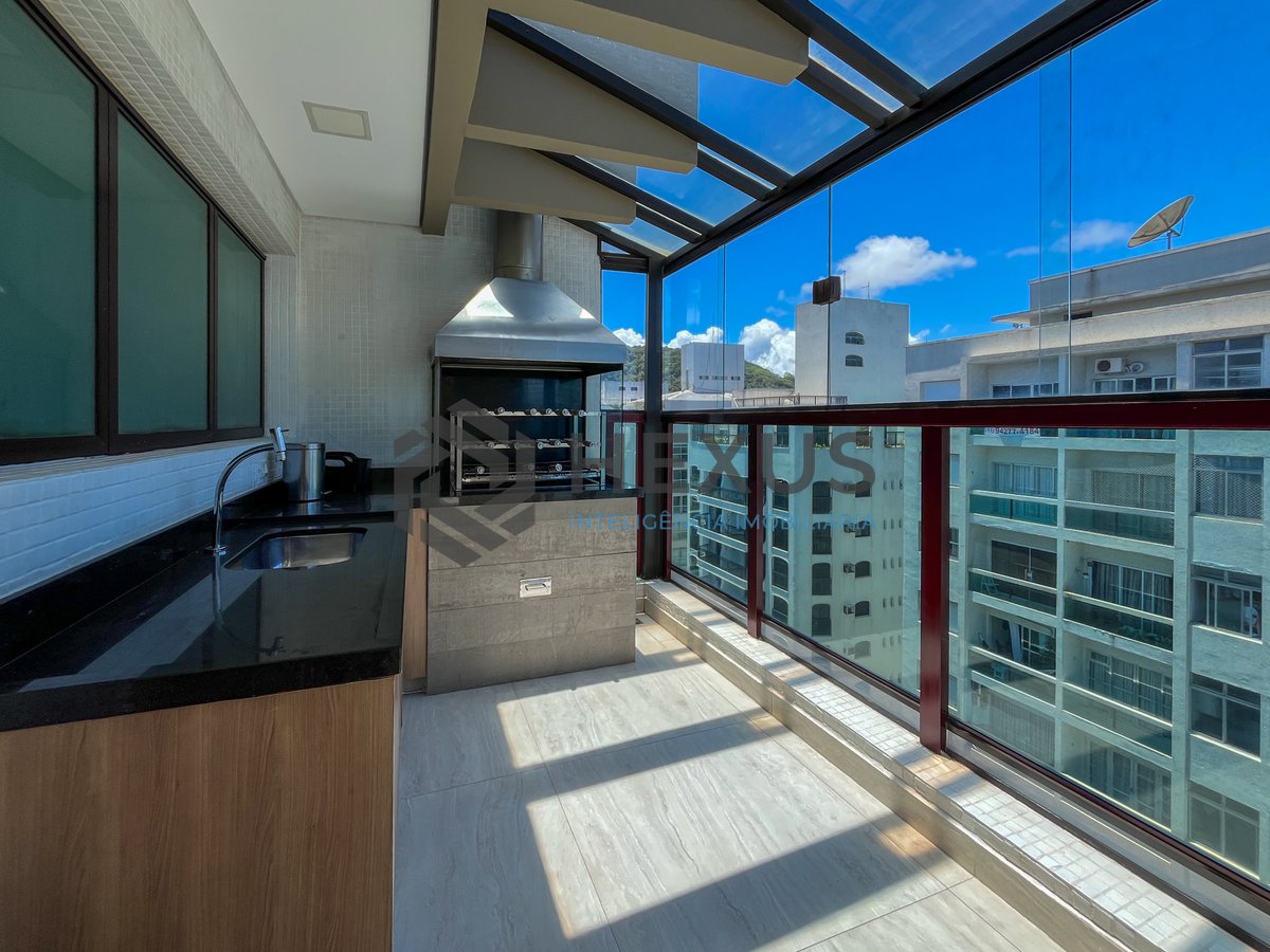 Foto 42 de Apartamento reformado frente mar com varanda e lazer na Praia das Pitangueiras, Guaruja