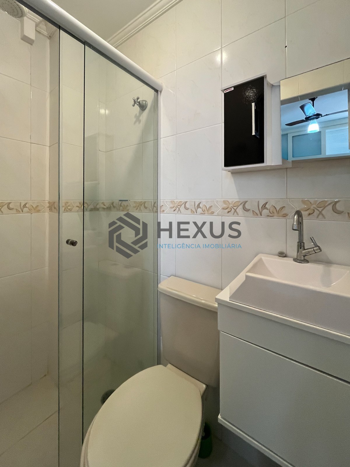 Foto 9 de Apartamento com custo baixo a uma quadra da Praia das Pitangueiras, Guaruja