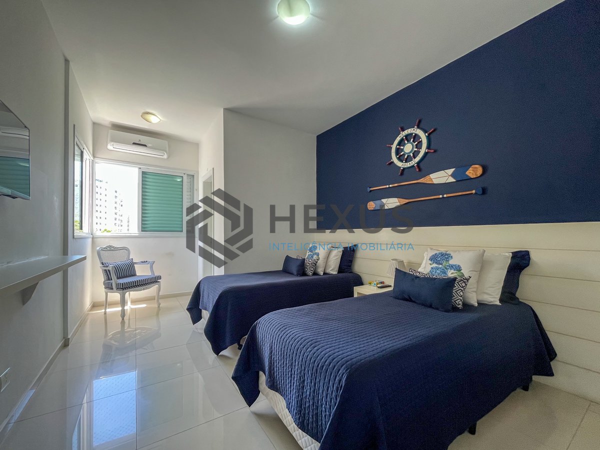 Foto 18 de Apartamento reformado frente mar com varanda na Praia das Pitangueiras, Guaruja