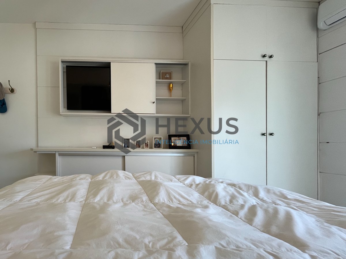 Foto 31 de Apartamento reformado frente mar com varanda na Praia das Pitangueiras, Guaruja