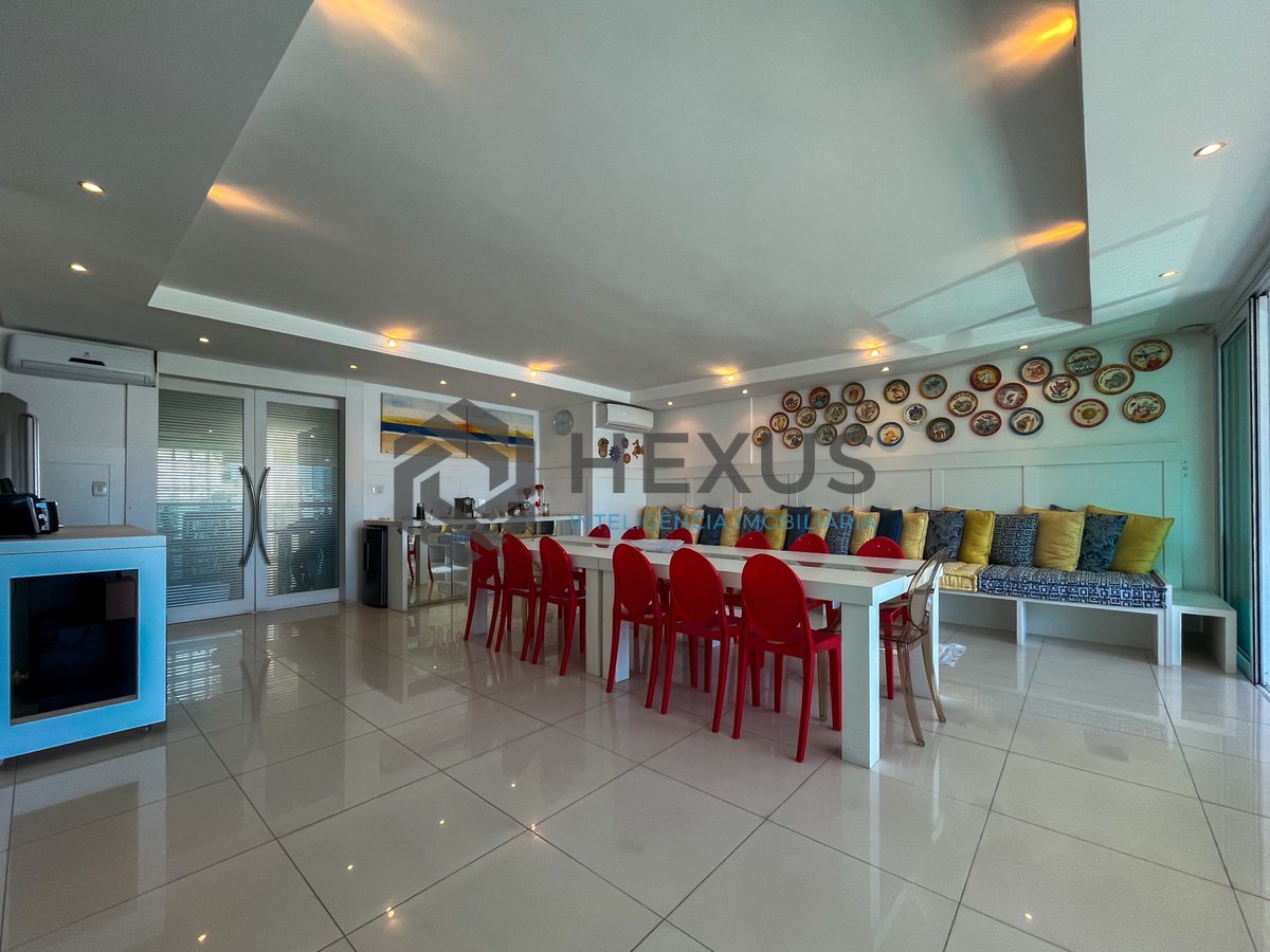 Foto 9 de Apartamento reformado frente mar com varanda na Praia das Pitangueiras, Guaruja