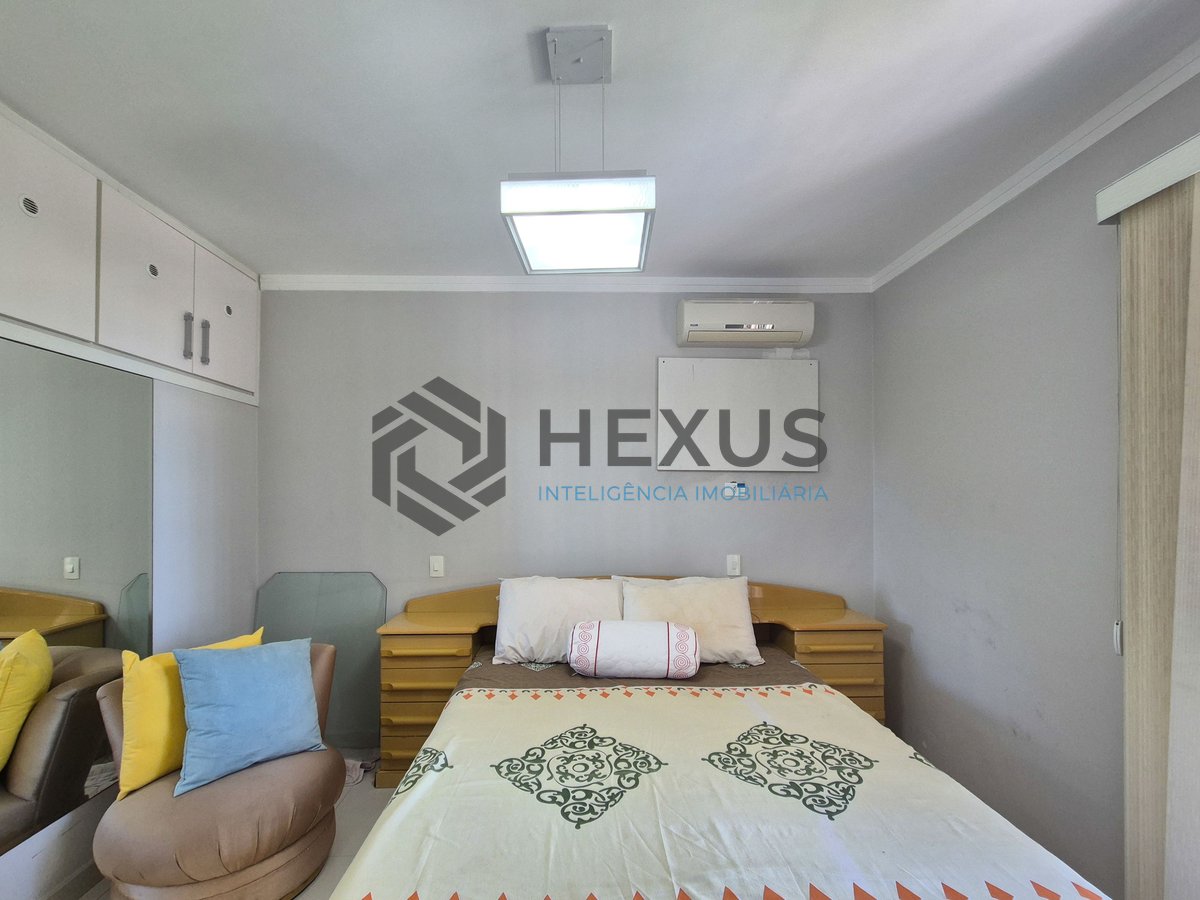 Foto 13 de Apartamento com varanda e lazer na quadra mar da Praia das Pitangueiras, Guaruja