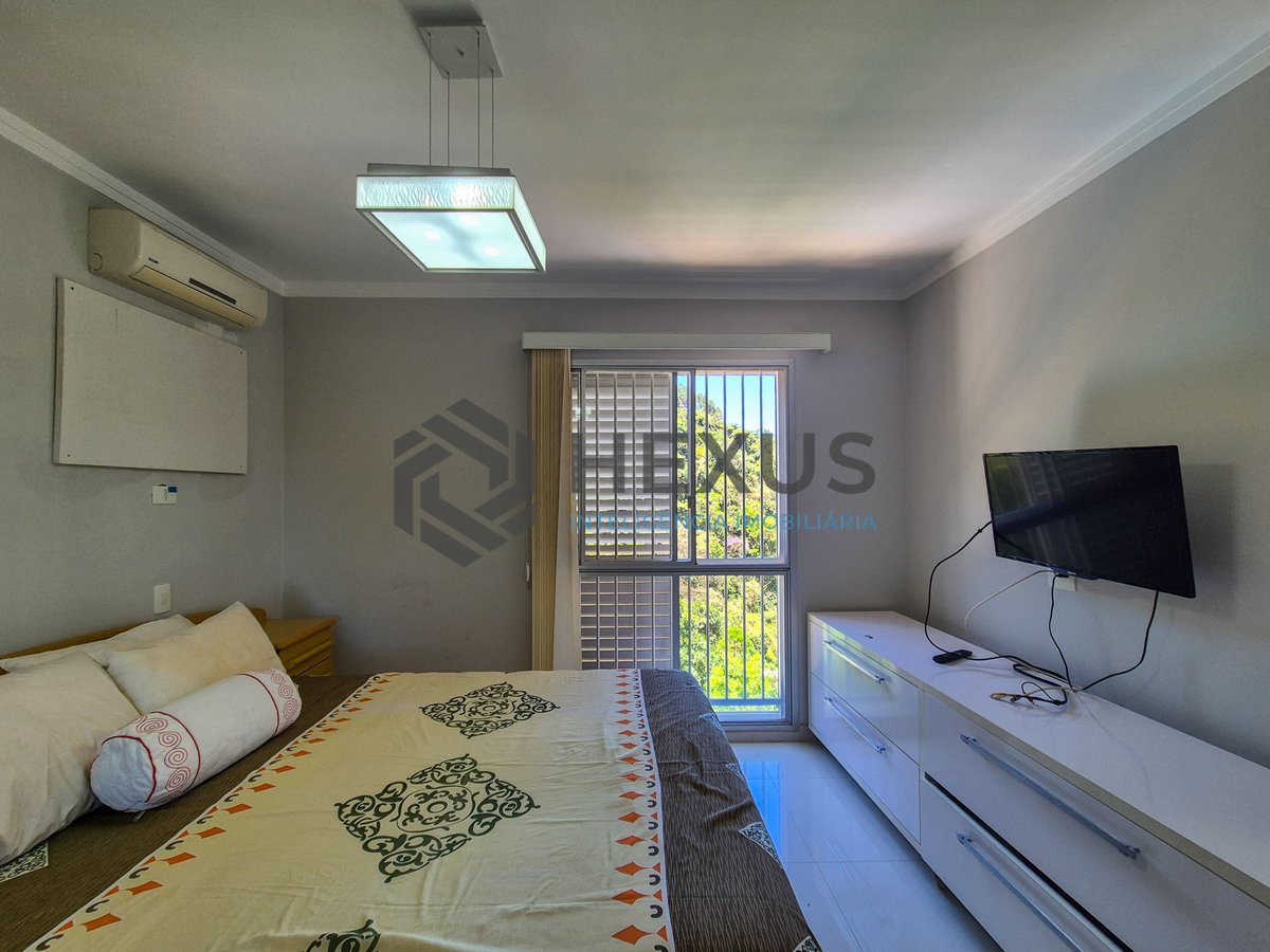 Foto 16 de Apartamento com varanda e lazer na quadra mar da Praia das Pitangueiras, Guaruja