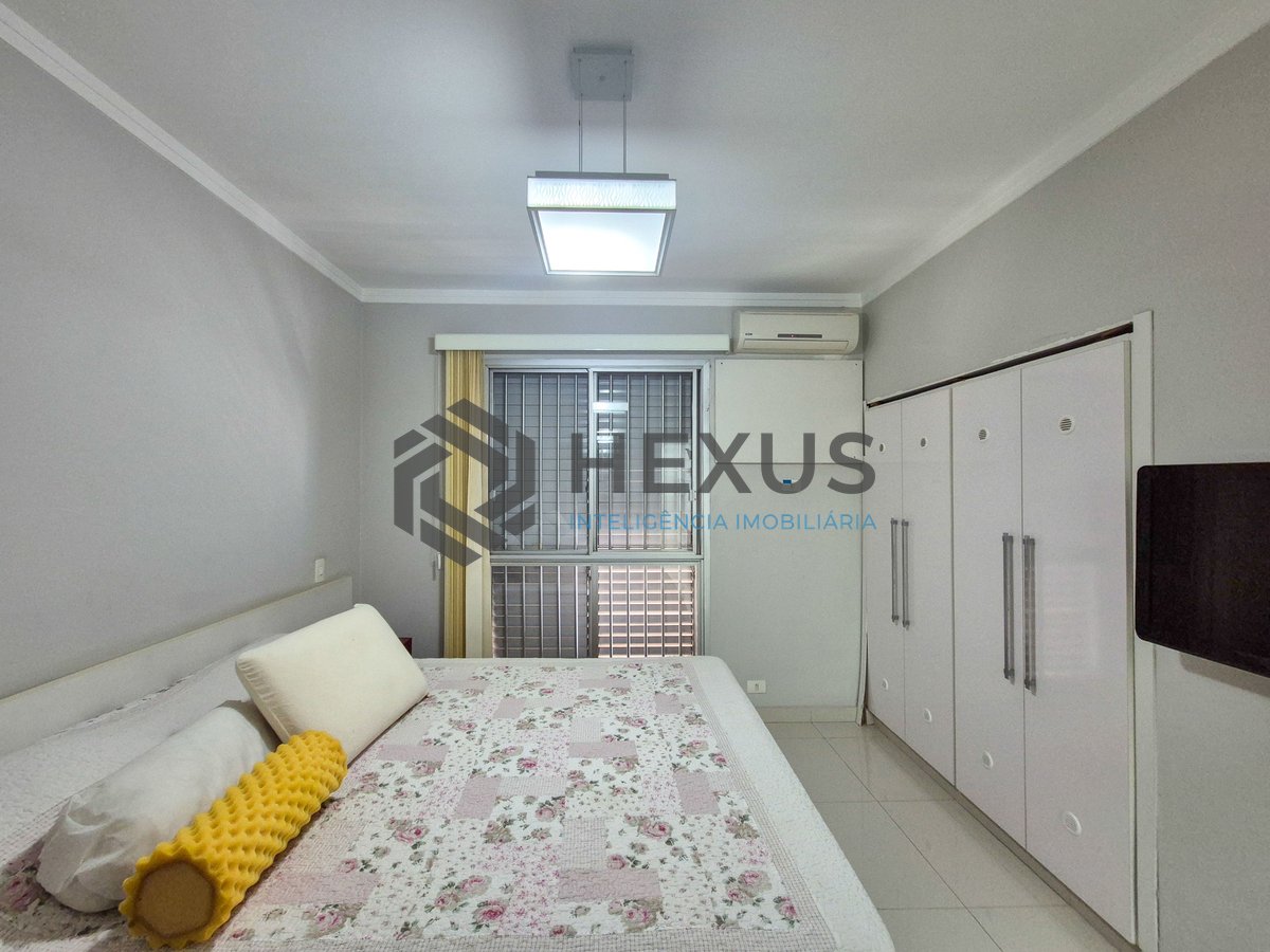 Foto 20 de Apartamento com varanda e lazer na quadra mar da Praia das Pitangueiras, Guaruja