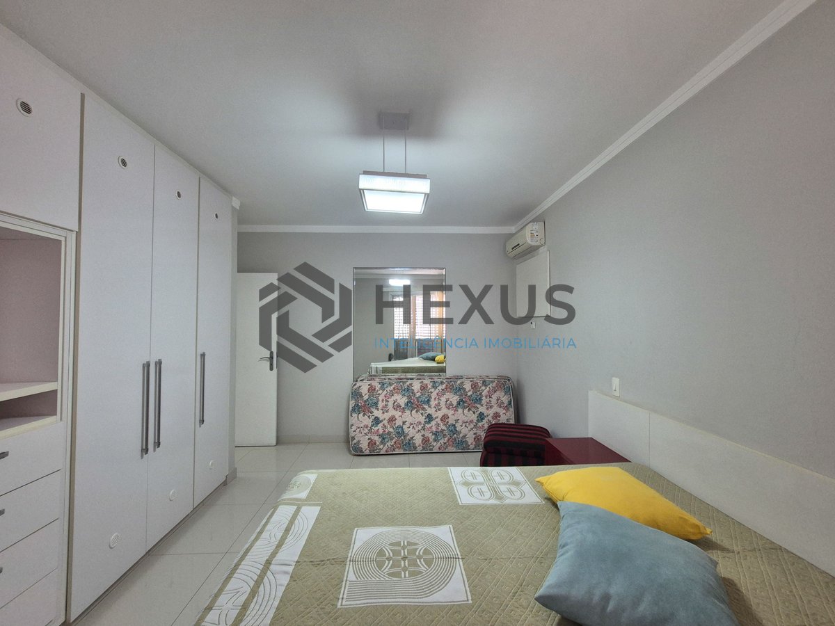 Foto 23 de Apartamento com varanda e lazer na quadra mar da Praia das Pitangueiras, Guaruja