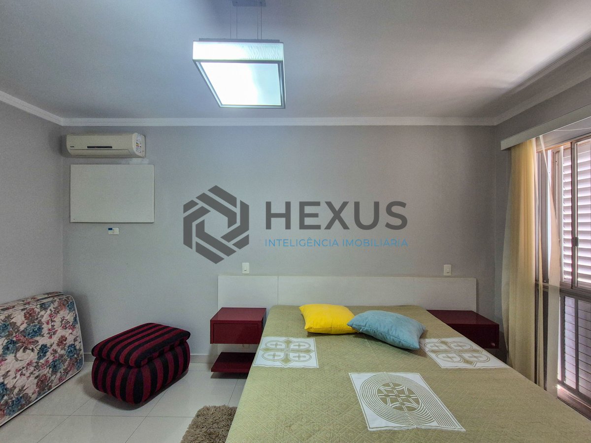 Foto 24 de Apartamento com varanda e lazer na quadra mar da Praia das Pitangueiras, Guaruja