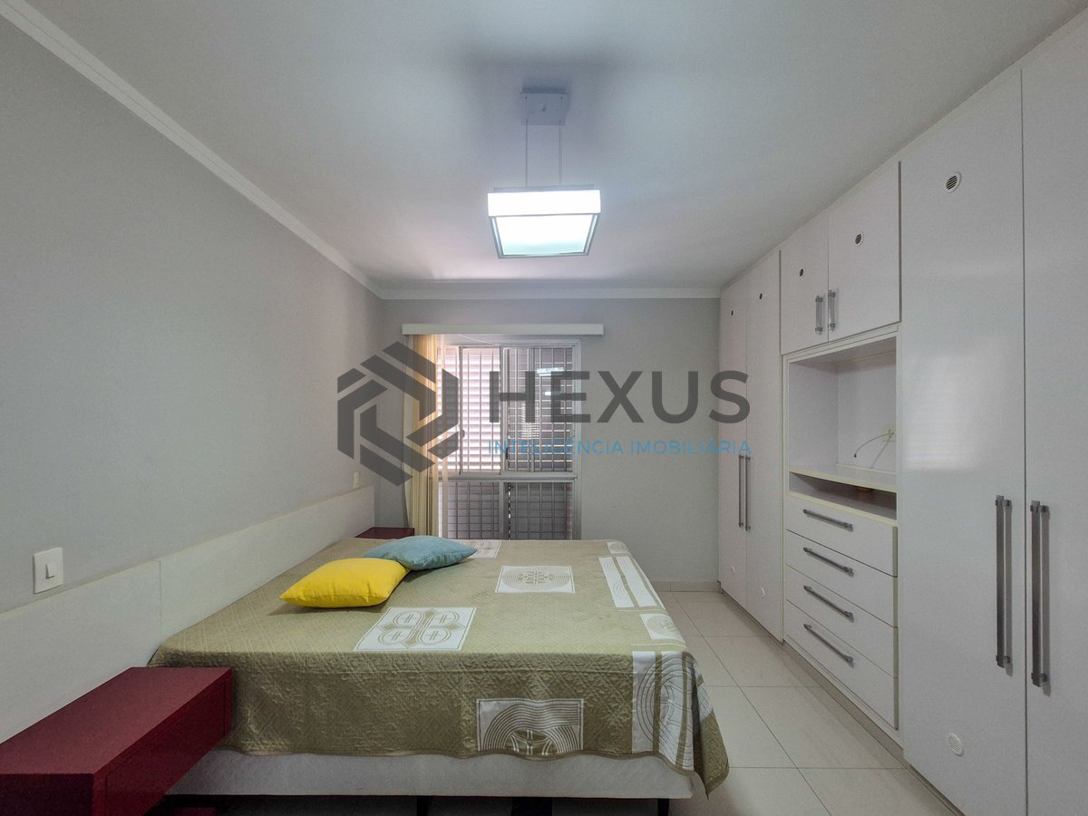 Foto 25 de Apartamento com varanda e lazer na quadra mar da Praia das Pitangueiras, Guaruja