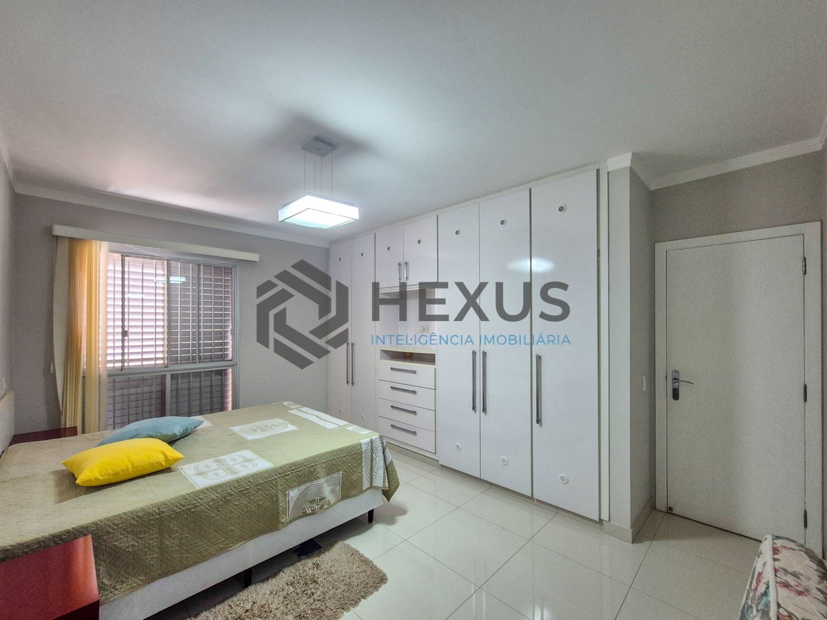 Foto 26 de Apartamento com varanda e lazer na quadra mar da Praia das Pitangueiras, Guaruja