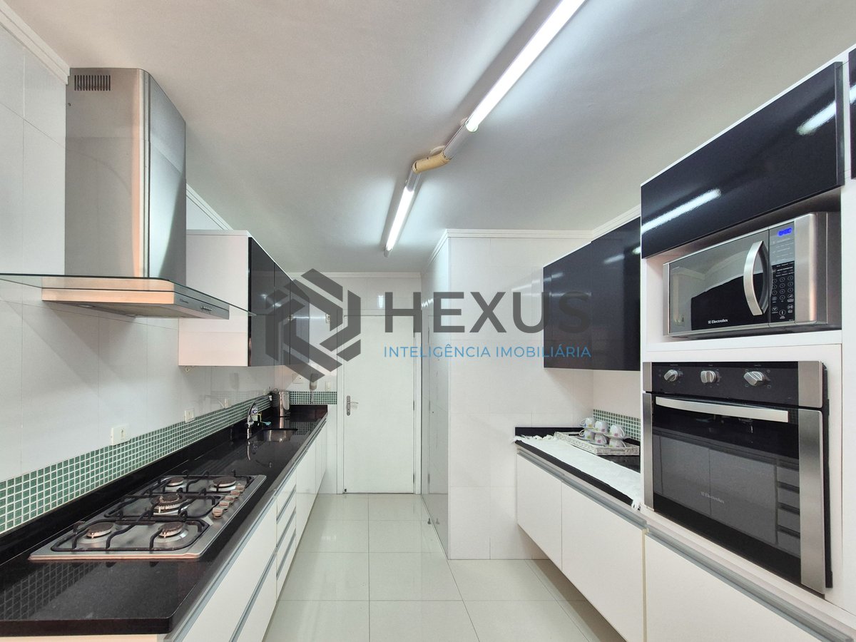 Foto 32 de Apartamento com varanda e lazer na quadra mar da Praia das Pitangueiras, Guaruja