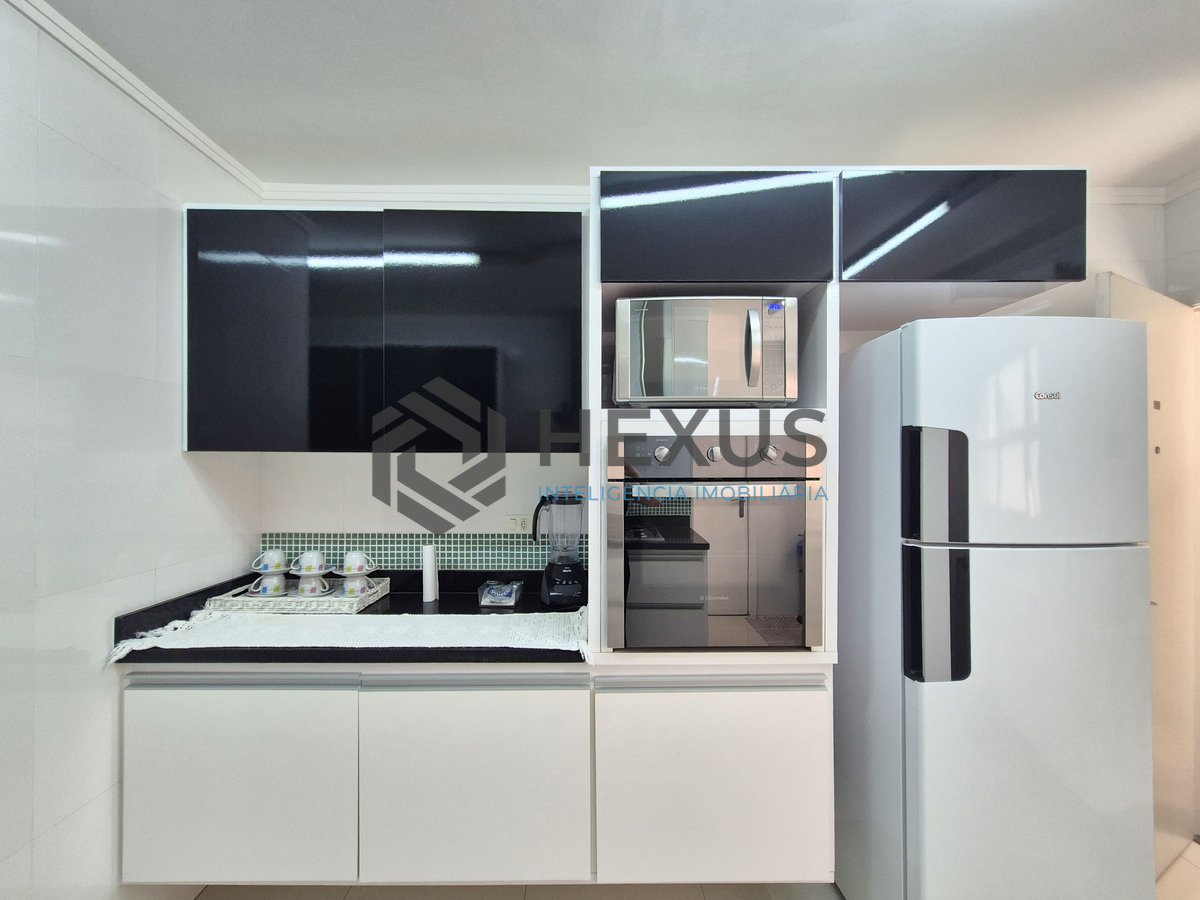 Foto 36 de Apartamento com varanda e lazer na quadra mar da Praia das Pitangueiras, Guaruja