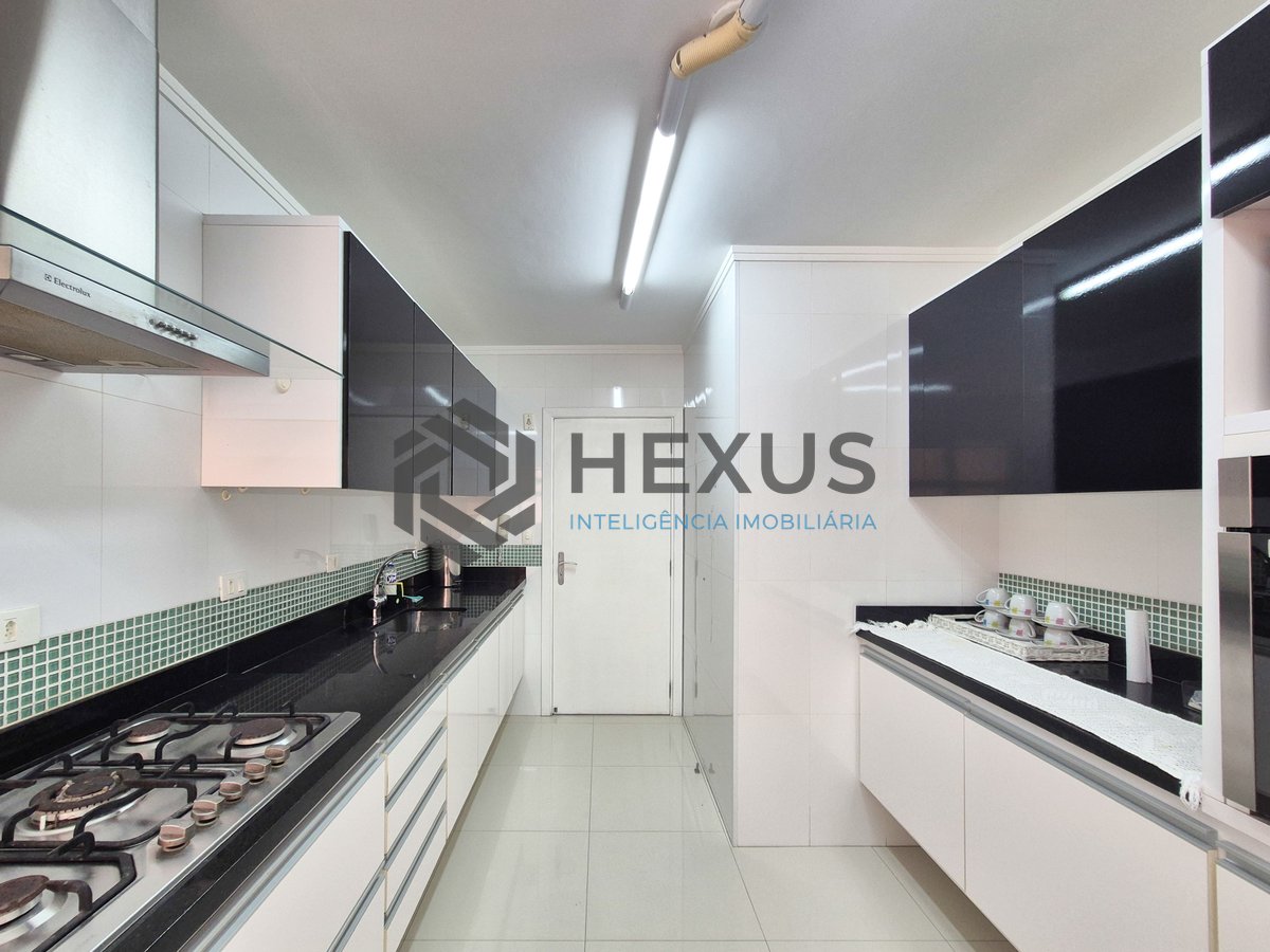 Foto 37 de Apartamento com varanda e lazer na quadra mar da Praia das Pitangueiras, Guaruja