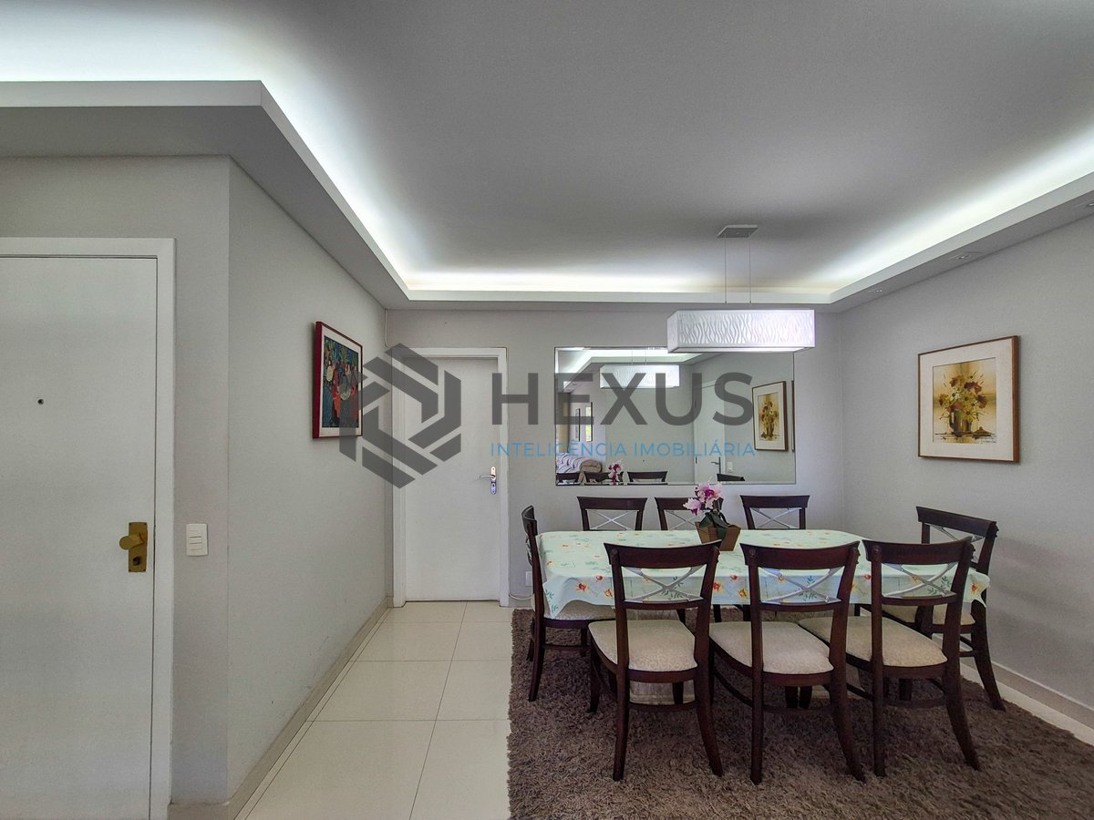 Foto 6 de Apartamento com varanda e lazer na quadra mar da Praia das Pitangueiras, Guaruja