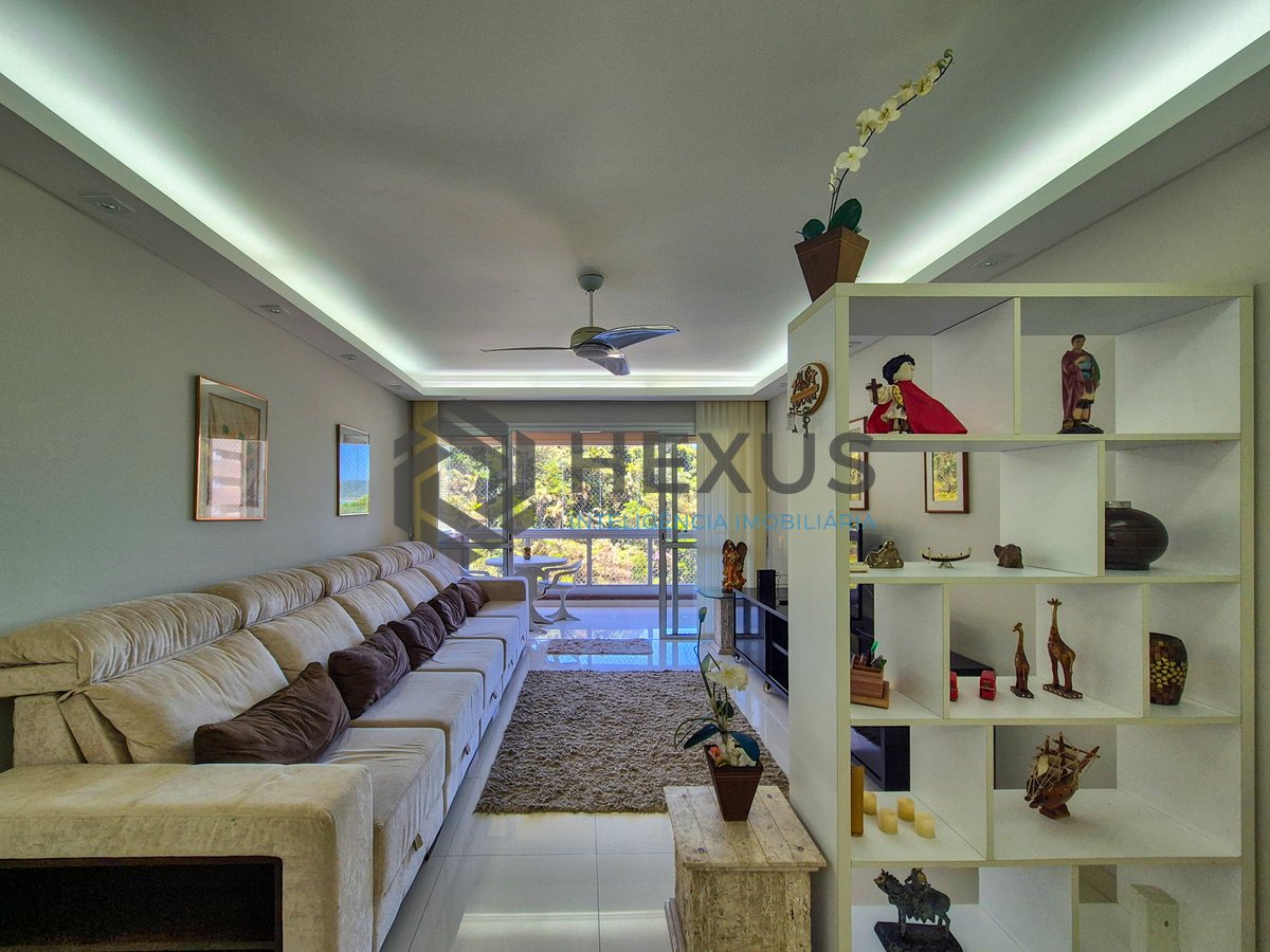 Foto 7 de Apartamento com varanda e lazer na quadra mar da Praia das Pitangueiras, Guaruja