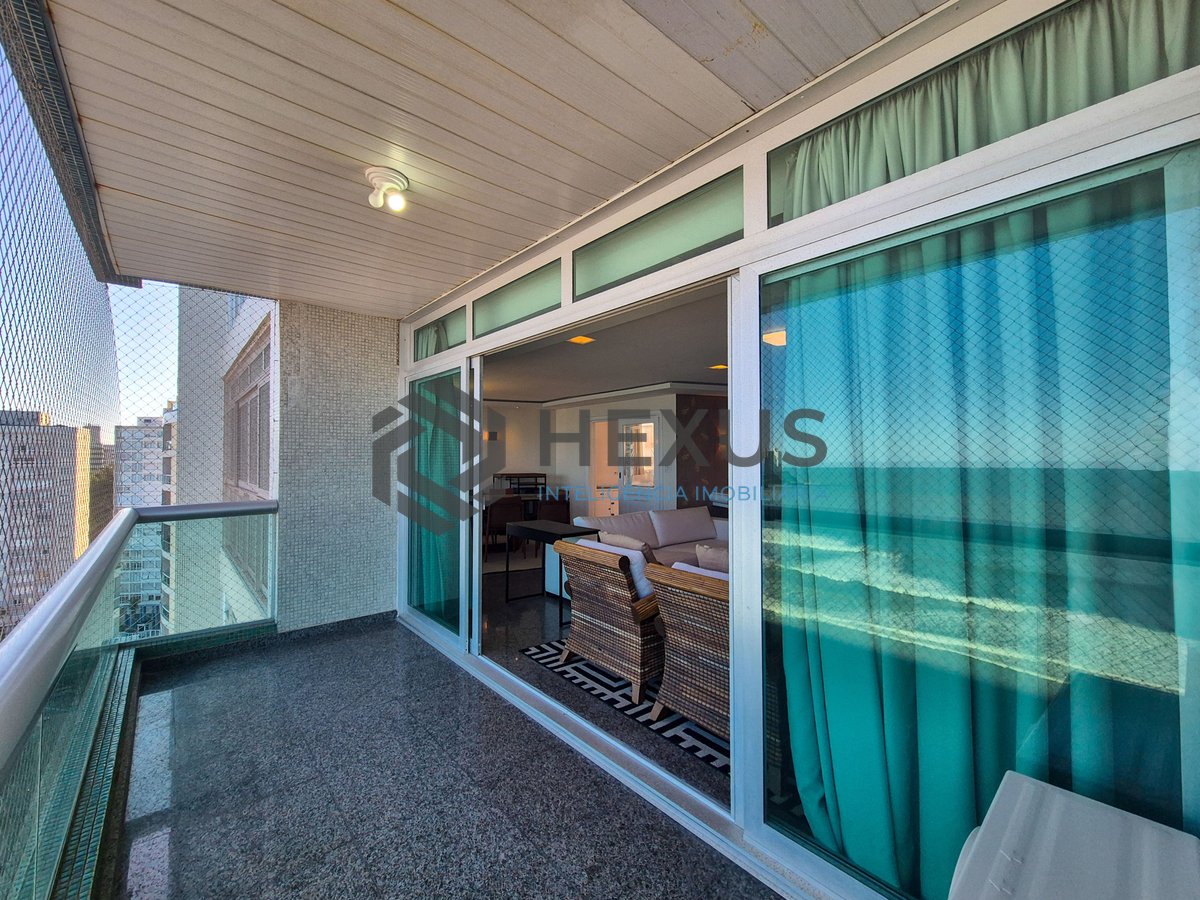 Foto 13 de Apartamento frente mar reformado com varanda na Praia das Pitangueiras, Guaruja