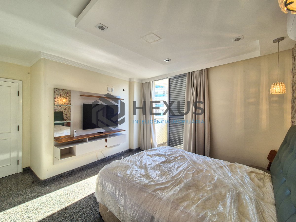 Foto 34 de Apartamento frente mar reformado com varanda na Praia das Pitangueiras, Guaruja