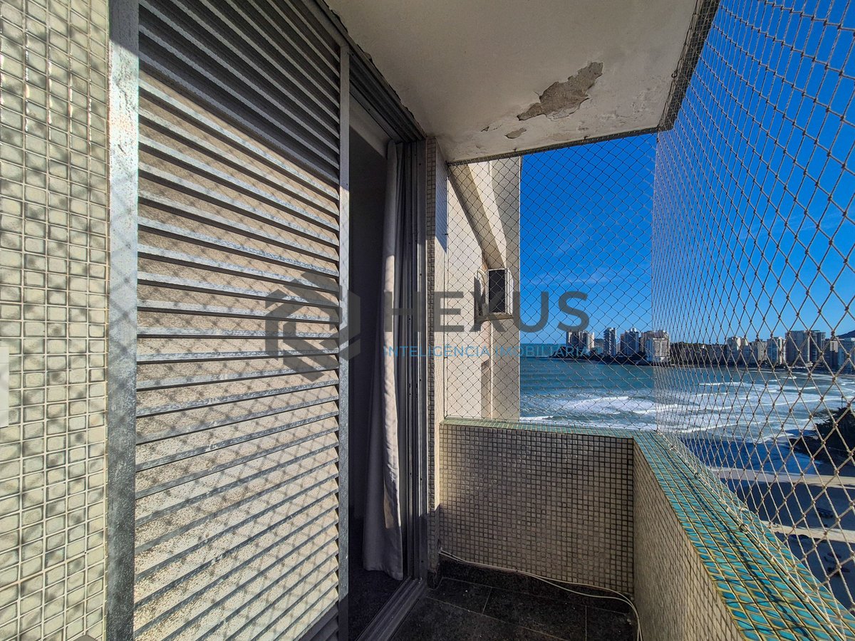 Foto 35 de Apartamento frente mar reformado com varanda na Praia das Pitangueiras, Guaruja