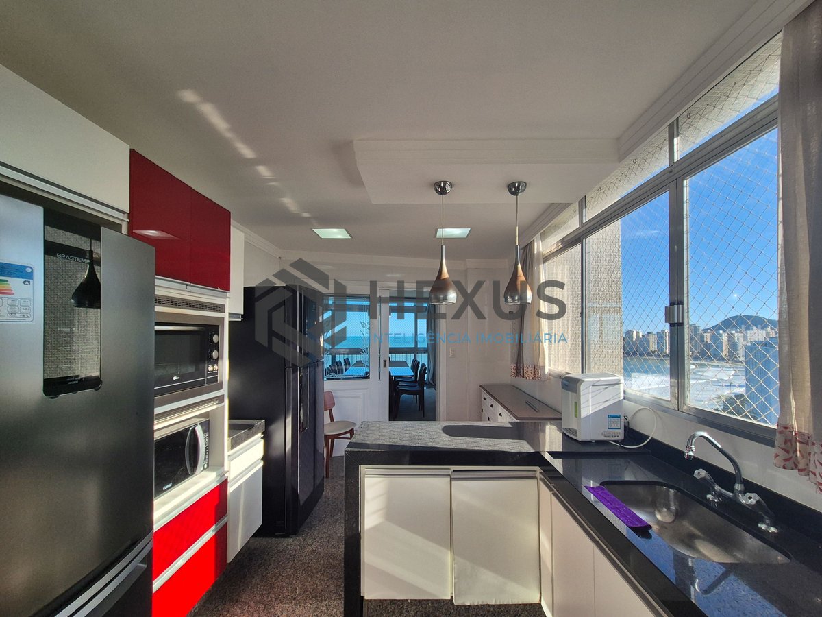 Foto 42 de Apartamento frente mar reformado com varanda na Praia das Pitangueiras, Guaruja