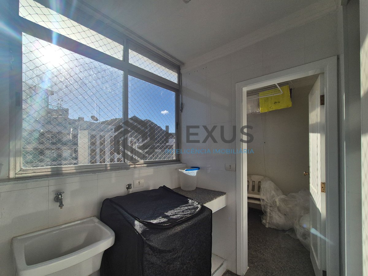 Foto 46 de Apartamento frente mar reformado com varanda na Praia das Pitangueiras, Guaruja