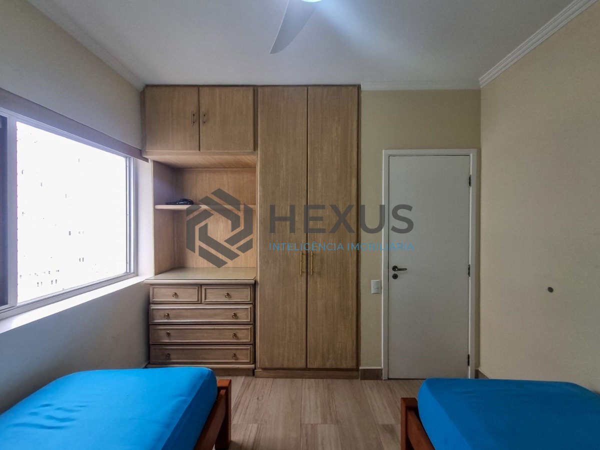 Foto 16 de Apartamento com varanda e lazer a uma quadra da Praia das Pitangueiras, Guaruja