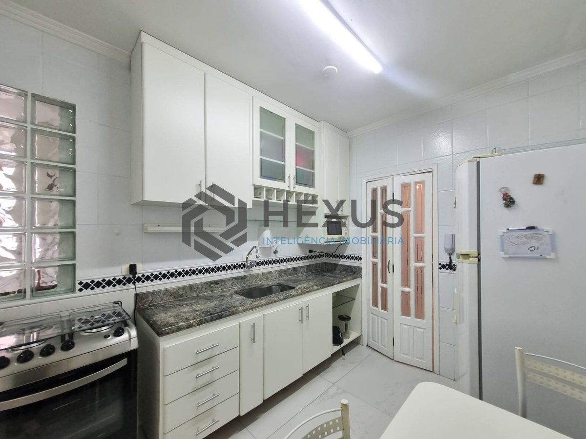 Foto 19 de Apartamento com varanda e lazer a uma quadra da Praia das Pitangueiras, Guaruja
