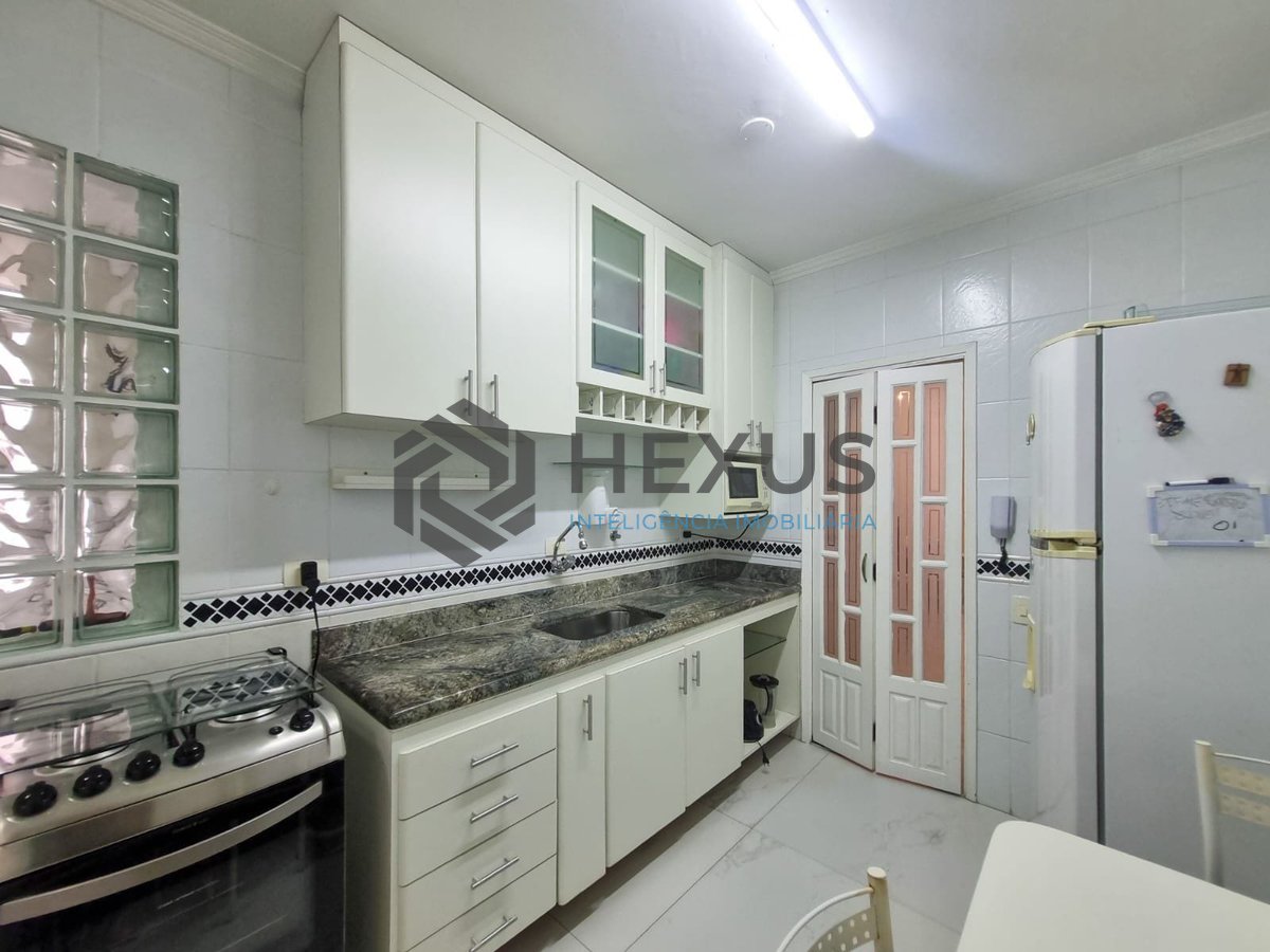 Foto 24 de Apartamento com varanda e lazer a uma quadra da Praia das Pitangueiras, Guaruja