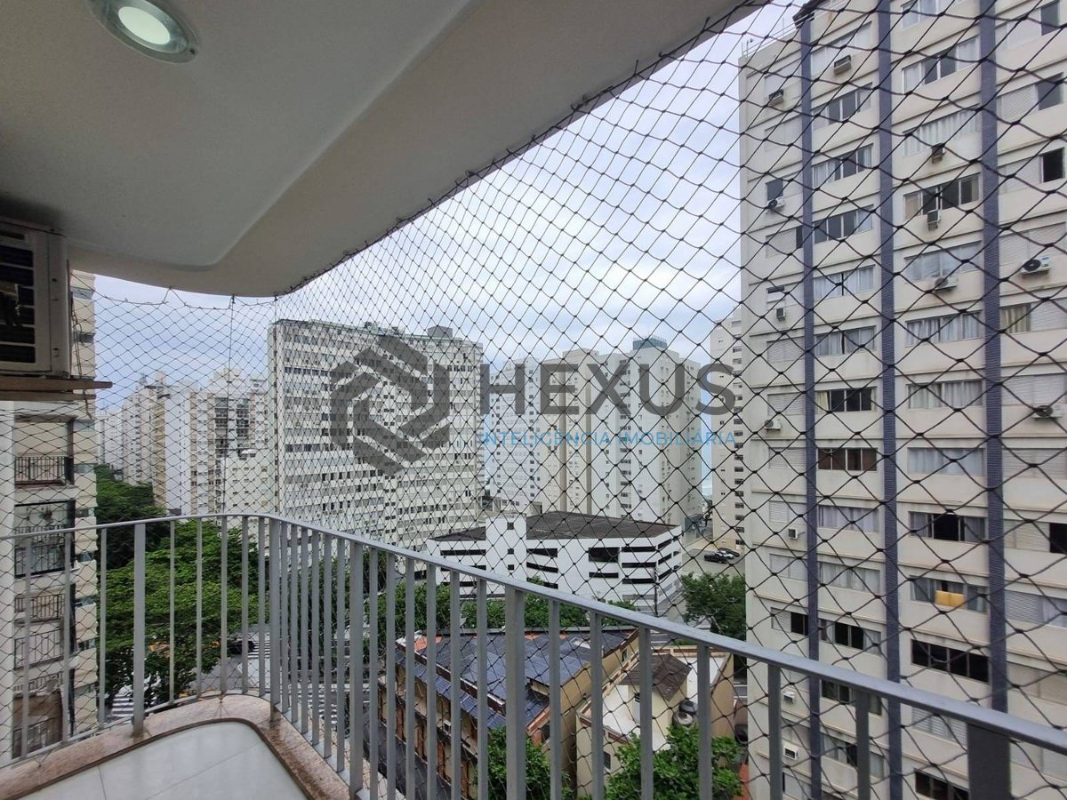 Foto 7 de Apartamento com varanda e lazer a uma quadra da Praia das Pitangueiras, Guaruja