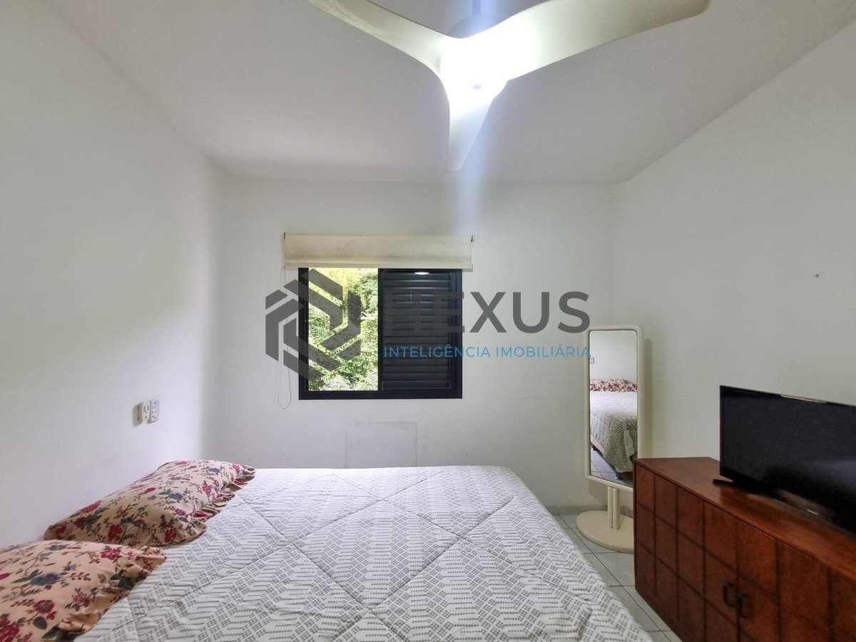 Foto 11 de Apartamento com varanda e lazer a 100m da praia nas Pitangueiras, Guarujá