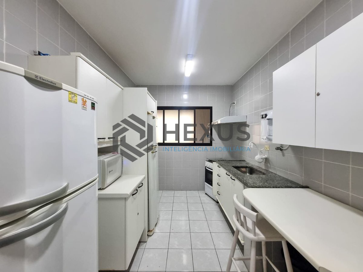 Foto 20 de Apartamento com varanda e lazer a 100m da praia nas Pitangueiras, Guarujá