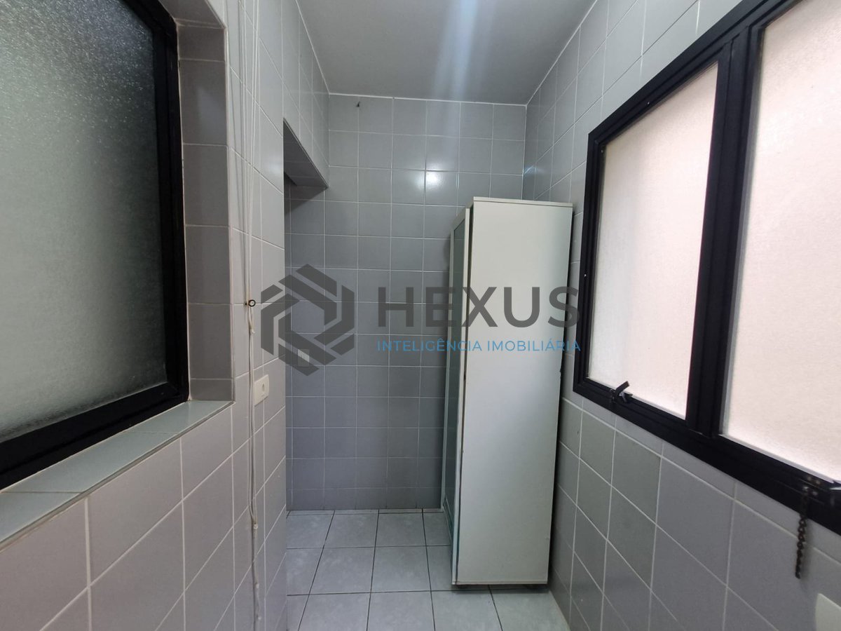 Foto 28 de Apartamento com varanda e lazer a 100m da praia nas Pitangueiras, Guarujá