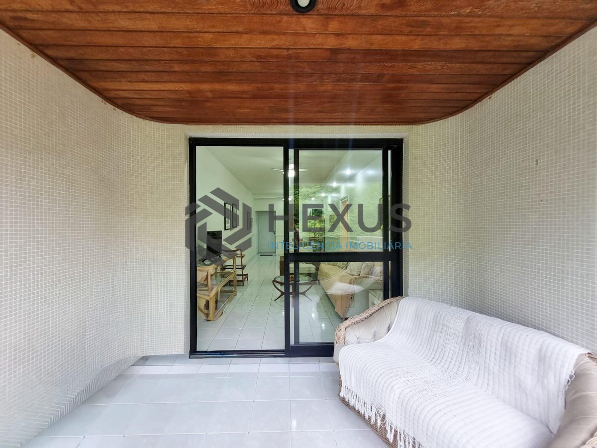 Foto 7 de Apartamento com varanda e lazer a 100m da praia nas Pitangueiras, Guarujá